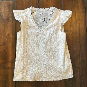 White floral cap sleeve- blouse- sheer backing- v-neck